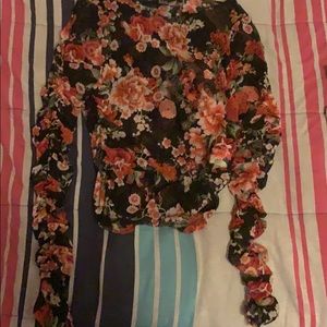 Beautiful floral red top great for the fall !!!